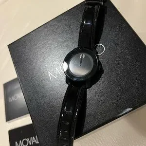 MOVADO

BOLD 36MM BLACK LEATHER MIDSIZE WATCH 3600353 Movado Bold 36mm Black Leather Midsize Watch Item No  main image 3